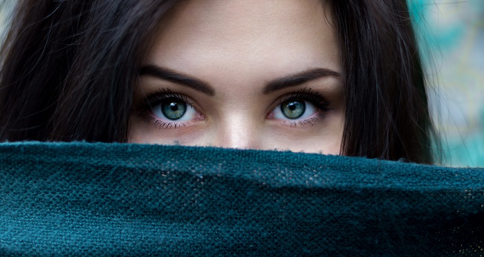 close-up femeie tanara cu ochi verzi
