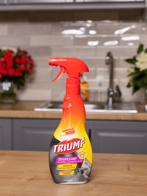 Triumf Degresant Bucătărie cu Bicarbonat Spumă 500 ml